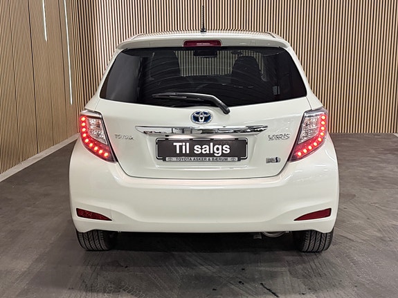 Toyota Yaris 14 of 30