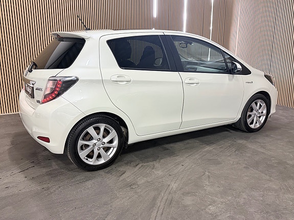 Toyota Yaris 9 of 30
