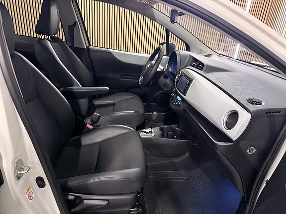 Toyota Yaris 17 of 30