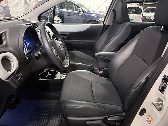 Toyota Yaris 15 of 30