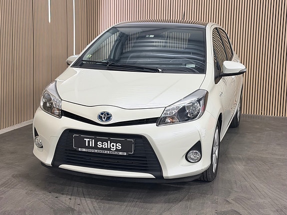 Toyota Yaris 3 of 30