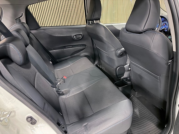 Toyota Yaris 18 of 30