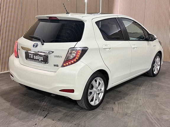 Toyota Yaris 11 of 30