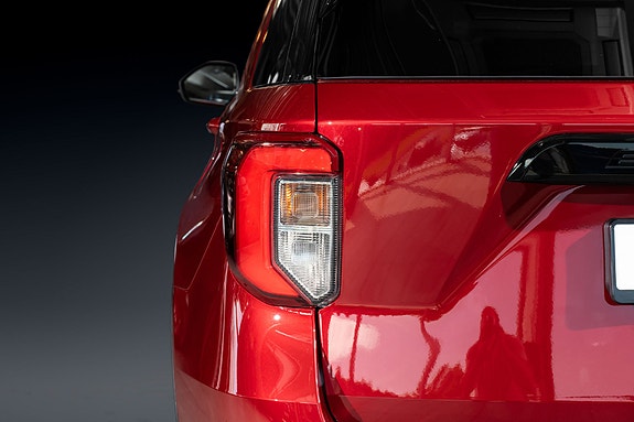 Ford Explorer 9 of 30