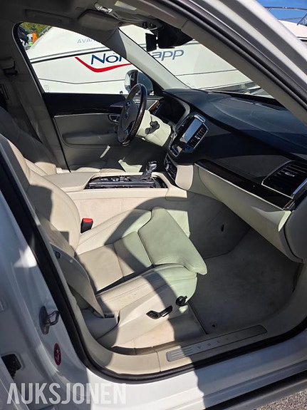 Volvo XC90 18 of 30