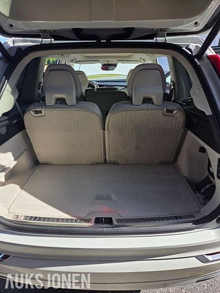 Volvo XC90 24 of 30