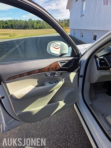 Volvo XC90 19 of 30