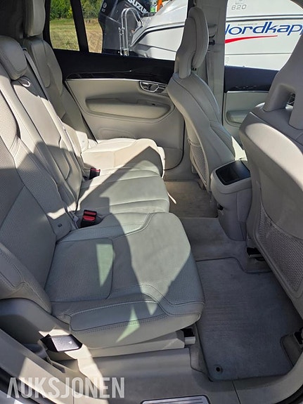 Volvo XC90 20 of 30