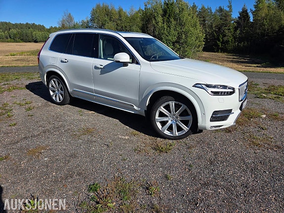 Volvo XC90 3 of 30