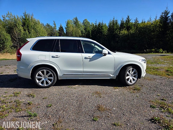 Volvo XC90 4 of 30