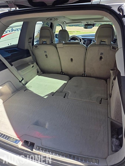 Volvo XC90 25 of 30