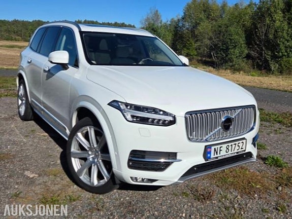 Volvo XC90 2 of 30