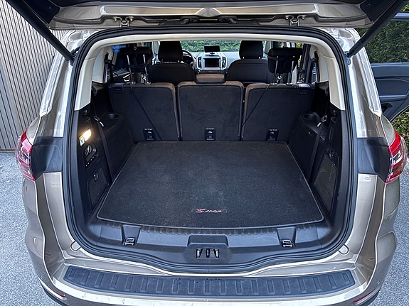 Ford S-MAX 17 of 22