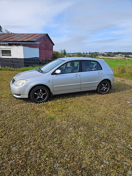 Toyota Corolla 2 of 9