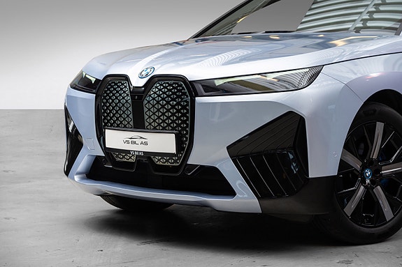 BMW iX 2 of 30