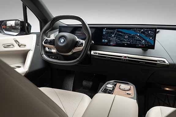 BMW iX 18 of 30