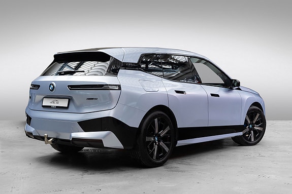 BMW iX 8 of 30
