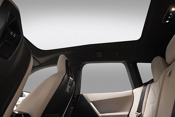 BMW iX 26 of 30