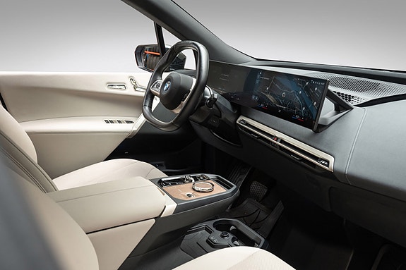 BMW iX 14 of 30
