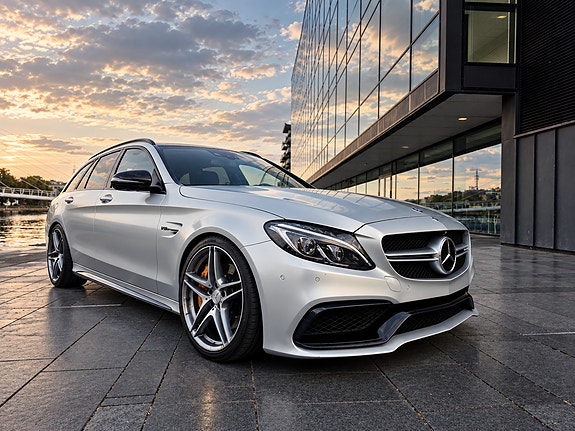 Mercedes-Benz C63 9 of 30