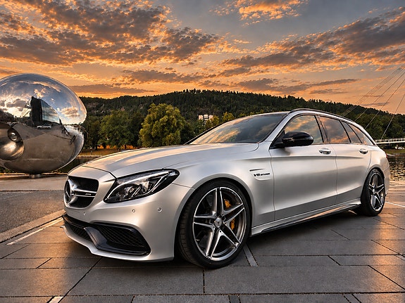 Mercedes-Benz C63 2 of 30