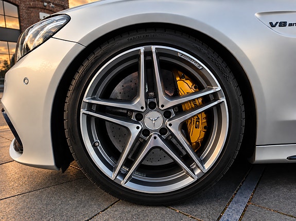 Mercedes-Benz C63 14 of 30