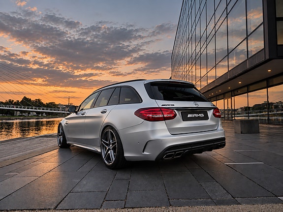 Mercedes-Benz C63 4 of 30