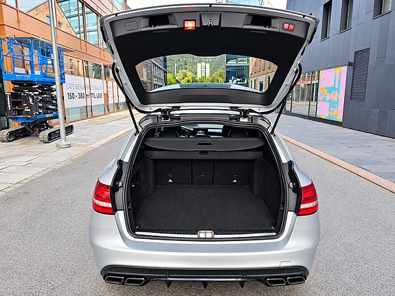 Mercedes-Benz C63 12 of 30