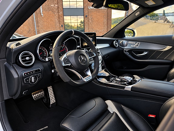 Mercedes-Benz C63 23 of 30