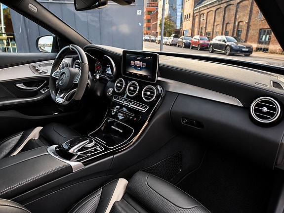 Mercedes-Benz C63 25 of 30