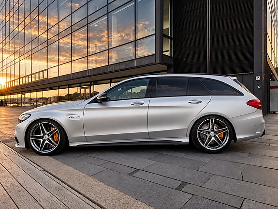 Mercedes-Benz C63 3 of 30