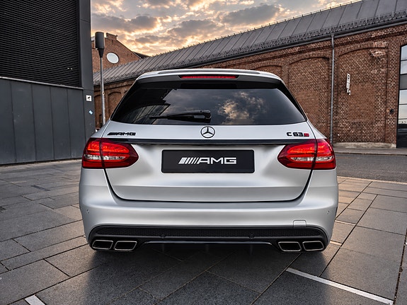 Mercedes-Benz C63 5 of 30