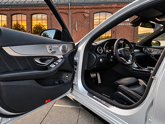 Mercedes-Benz C63 22 of 30