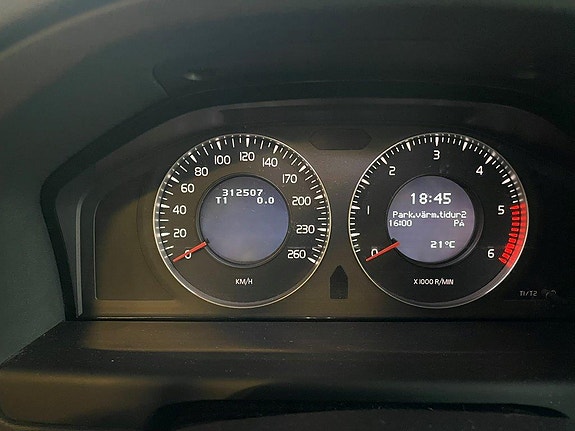 Volvo V70 20 of 30