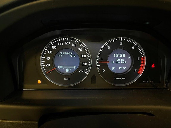 Volvo V70 17 of 30
