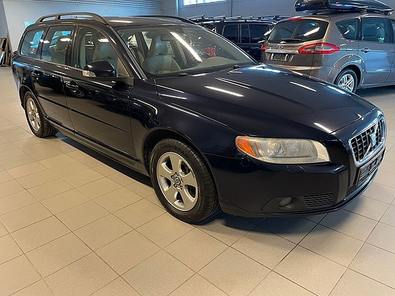 Volvo V70 2 of 30
