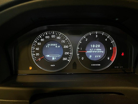 Volvo V70 16 of 30