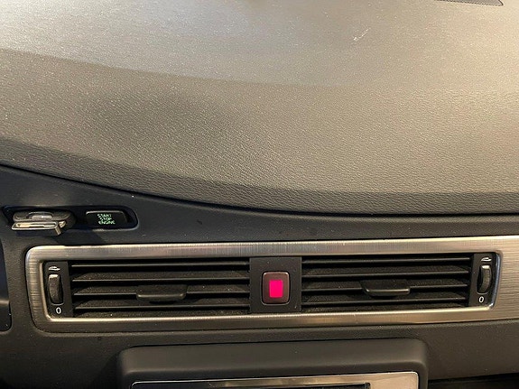 Volvo V70 13 of 30