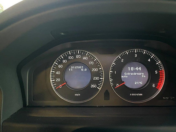 Volvo V70 18 of 30