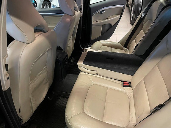 Volvo V70 24 of 30