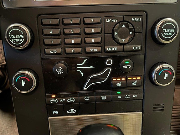Volvo V70 10 of 30