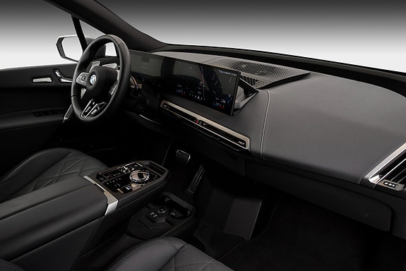 BMW iX 25 of 28