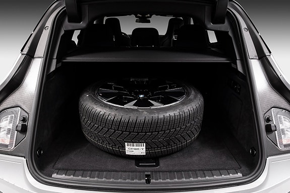 BMW iX 23 of 28