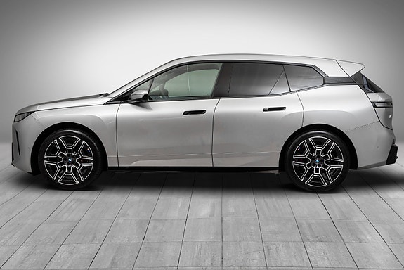 BMW iX 2 of 28