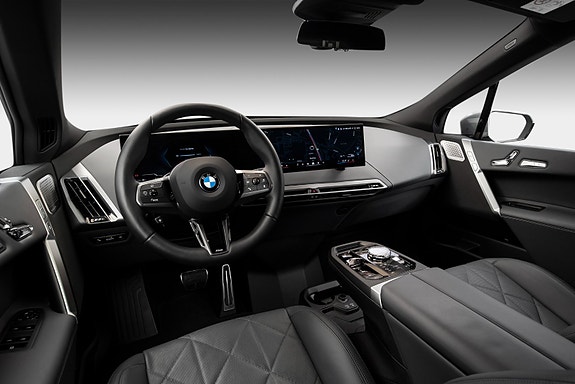 BMW iX 20 of 28