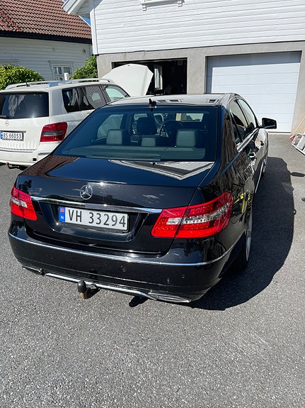Mercedes-Benz E200 d 3 of 5