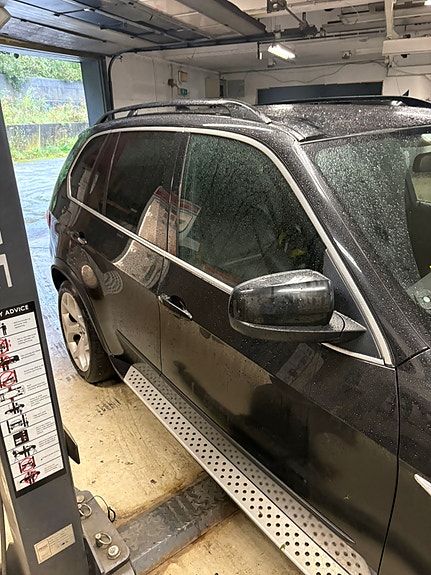 BMW X5 3 of 9