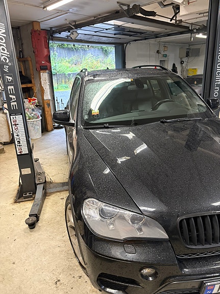 BMW X5 2 of 9