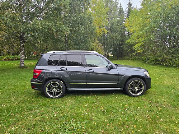 Mercedes-Benz GLK220 9 of 30