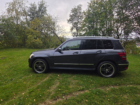 Mercedes-Benz GLK220 2 of 30